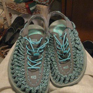 Keen Uneek Slingback Slip On Water Sandals Size 9